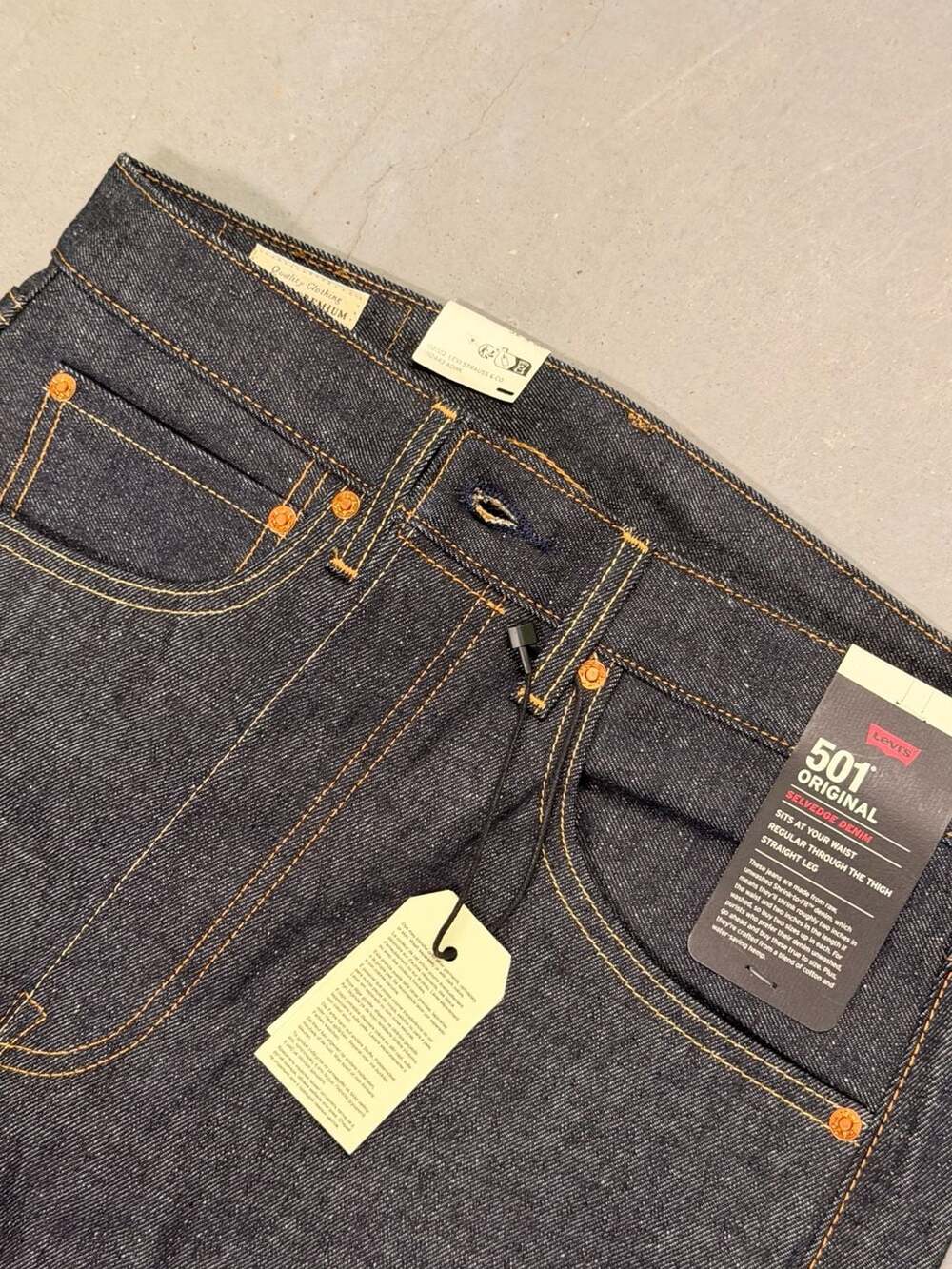Levi's 501 Original Selvedge Denim Jeans - Picture 7 of 10